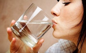woman-drinking-water-d0000D8B63491be9b5b77