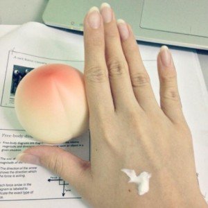 korea-tony-moly-peach-anti-aging-hand-cream-30g-cares88-1403-11-cares88@1